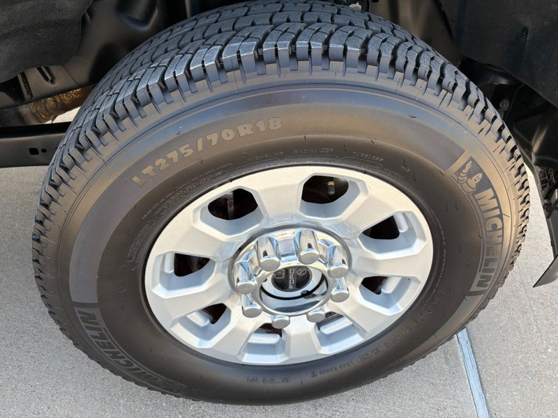 Ford Super Duty F-250 SRW Vehicle Full-screen Gallery Image 10