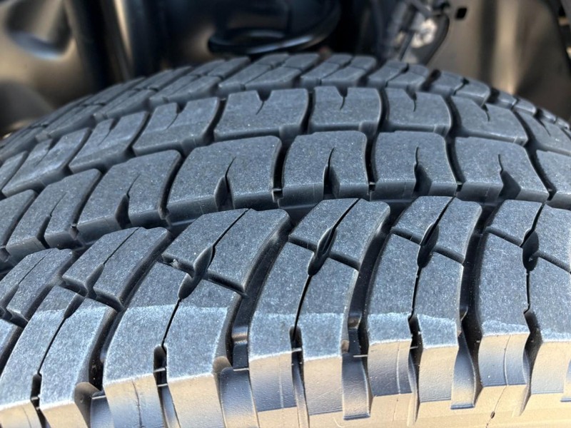 Ford Super Duty F-250 SRW Vehicle Full-screen Gallery Image 11