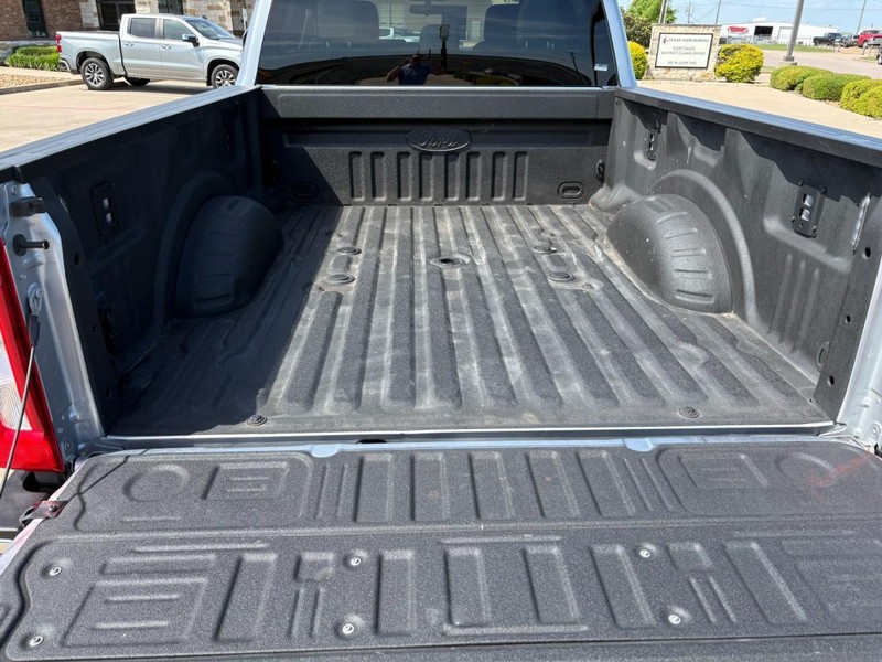 Ford Super Duty F-250 SRW Vehicle Full-screen Gallery Image 12