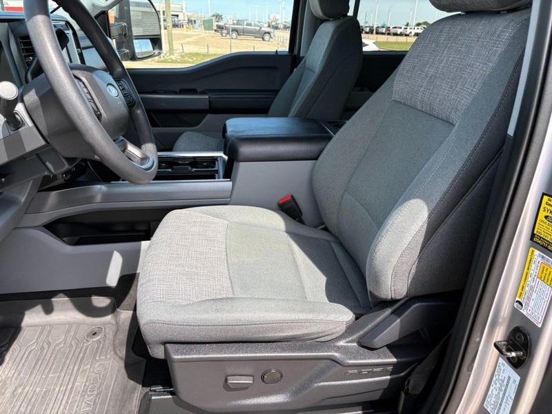 Ford Super Duty F-250 SRW Vehicle Full-screen Gallery Image 14