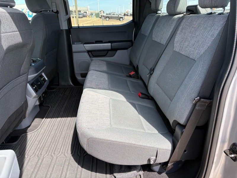Ford Super Duty F-250 SRW Vehicle Full-screen Gallery Image 18