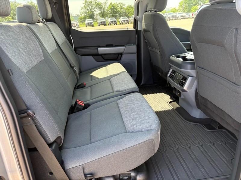 Ford Super Duty F-250 SRW Vehicle Full-screen Gallery Image 20