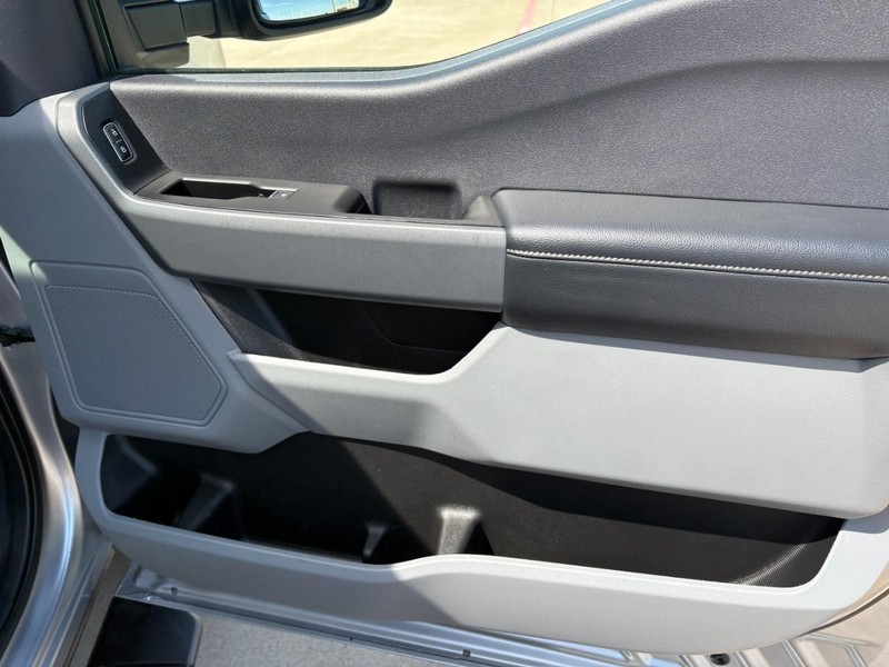 Ford Super Duty F-250 SRW Vehicle Full-screen Gallery Image 21