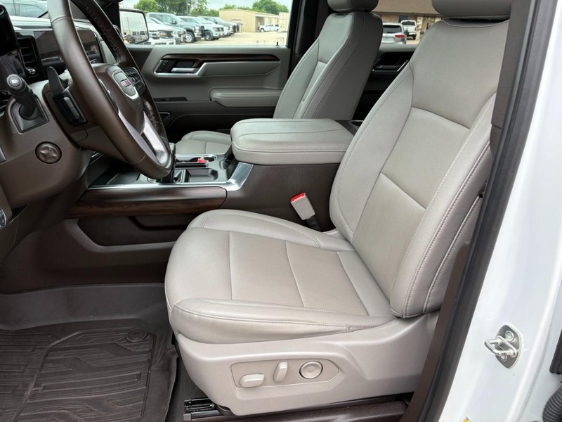 GMC Sierra 1500 Vehicle Full-screen Gallery Image 12