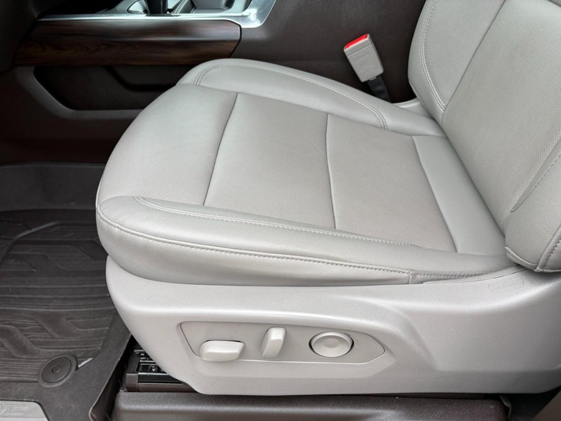 GMC Sierra 1500 Vehicle Full-screen Gallery Image 13