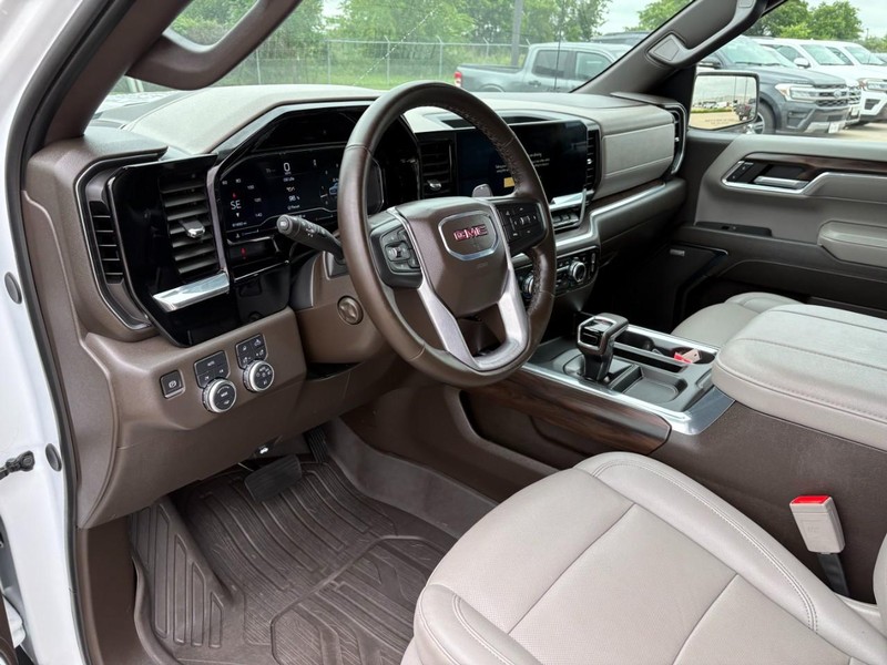 GMC Sierra 1500 Vehicle Full-screen Gallery Image 14