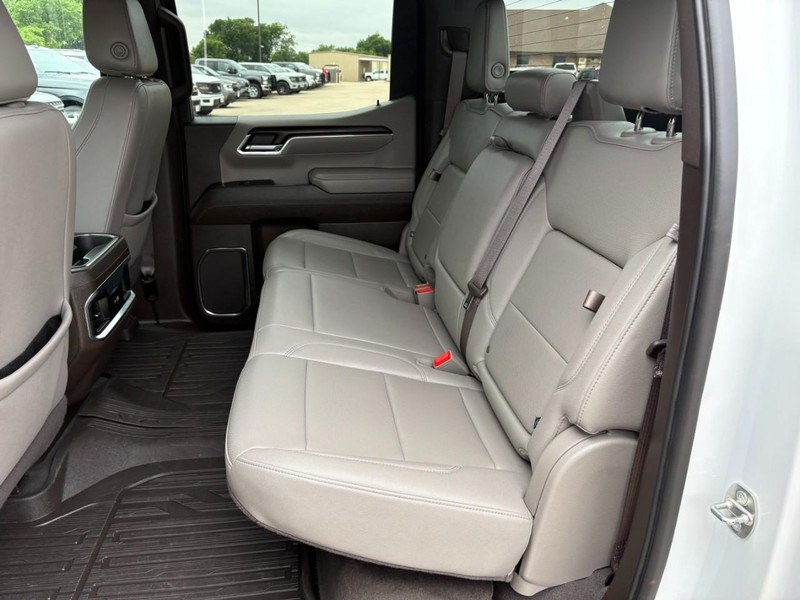 GMC Sierra 1500 Vehicle Full-screen Gallery Image 18