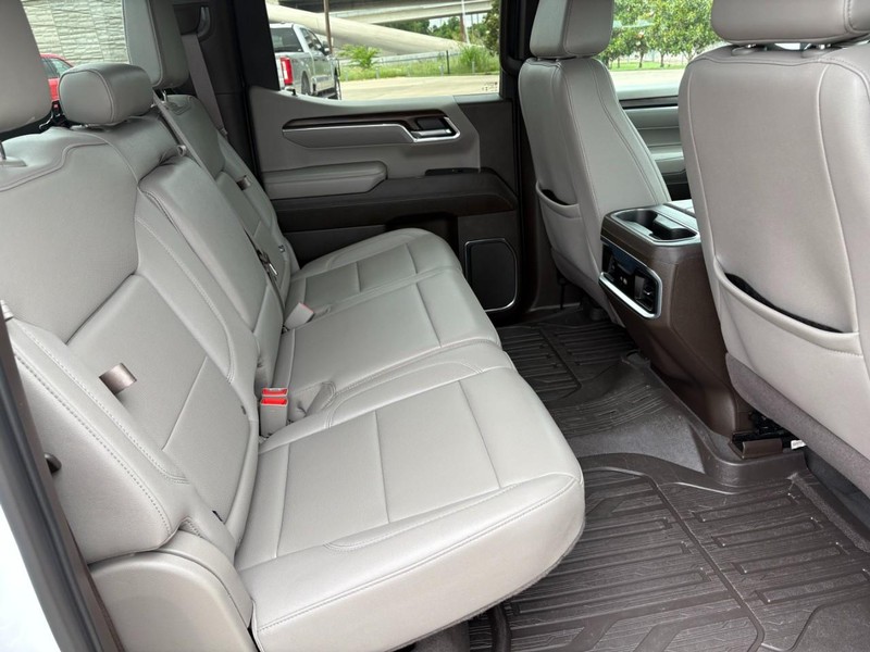 GMC Sierra 1500 Vehicle Full-screen Gallery Image 24