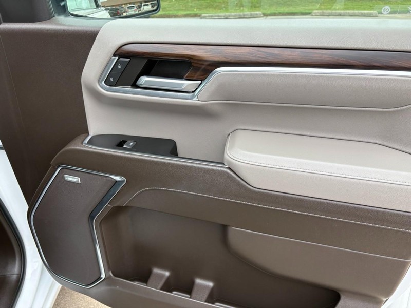 GMC Sierra 1500 Vehicle Full-screen Gallery Image 25
