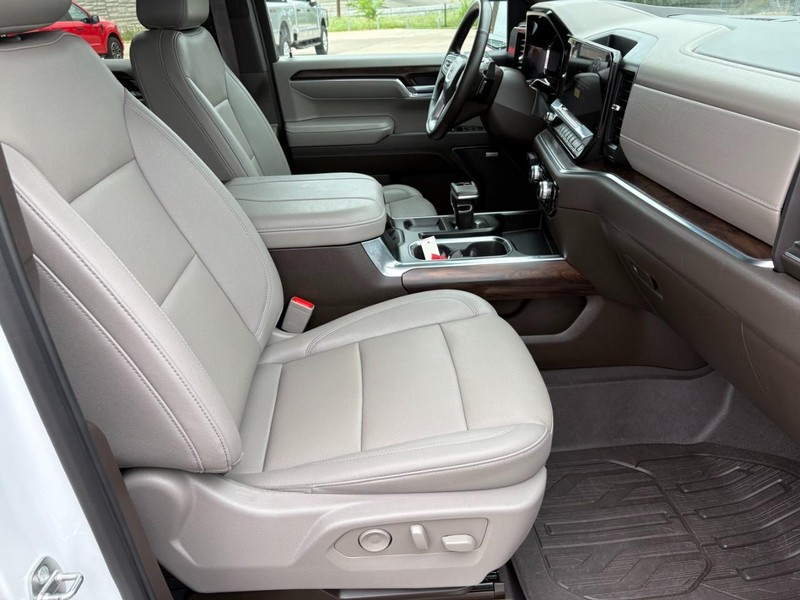 GMC Sierra 1500 Vehicle Full-screen Gallery Image 26