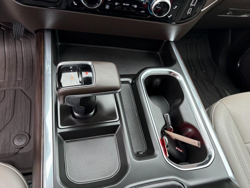 GMC Sierra 1500 Vehicle Full-screen Gallery Image 32