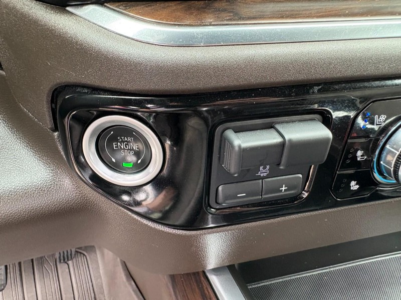 GMC Sierra 1500 Vehicle Full-screen Gallery Image 34