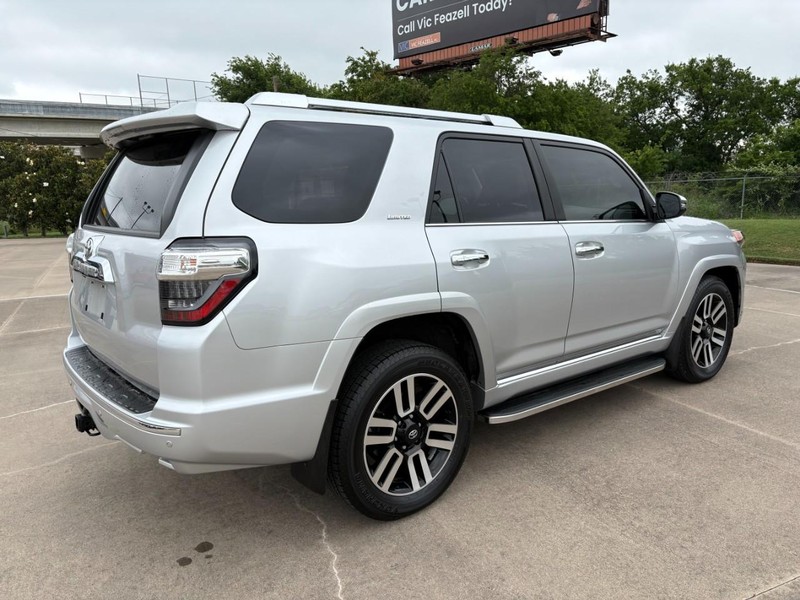 Toyota 4Runner Vehicle Full-screen Gallery Image 5