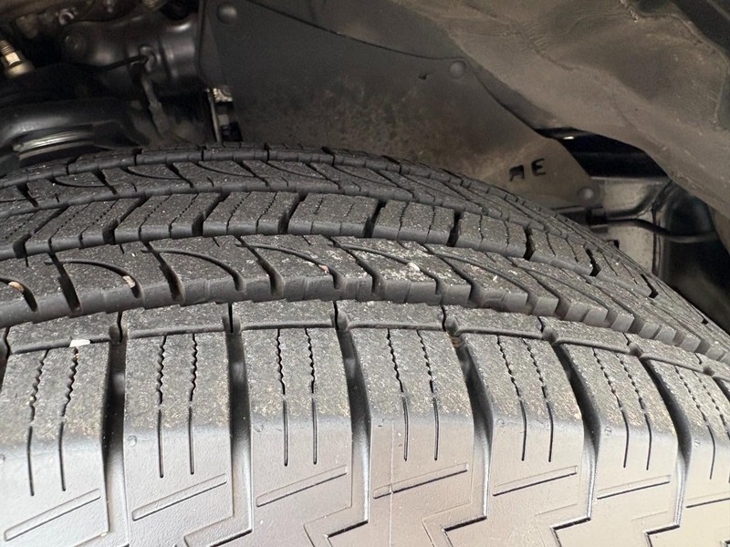 Toyota 4Runner Vehicle Full-screen Gallery Image 8