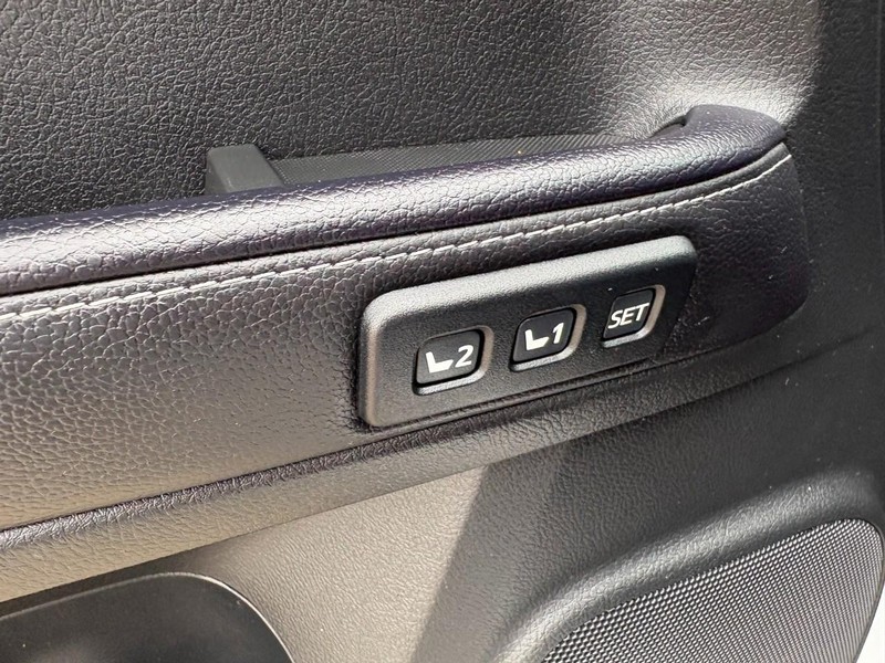 Toyota 4Runner Vehicle Full-screen Gallery Image 13