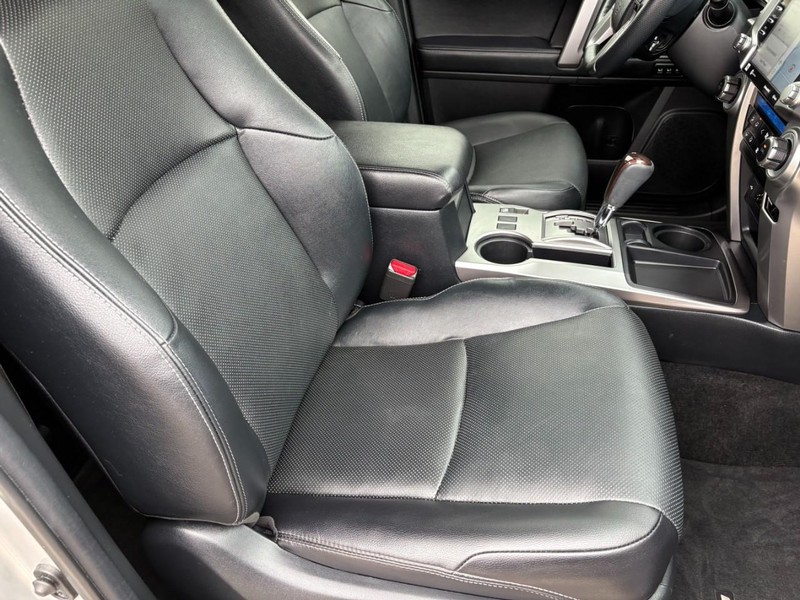 Toyota 4Runner Vehicle Full-screen Gallery Image 20