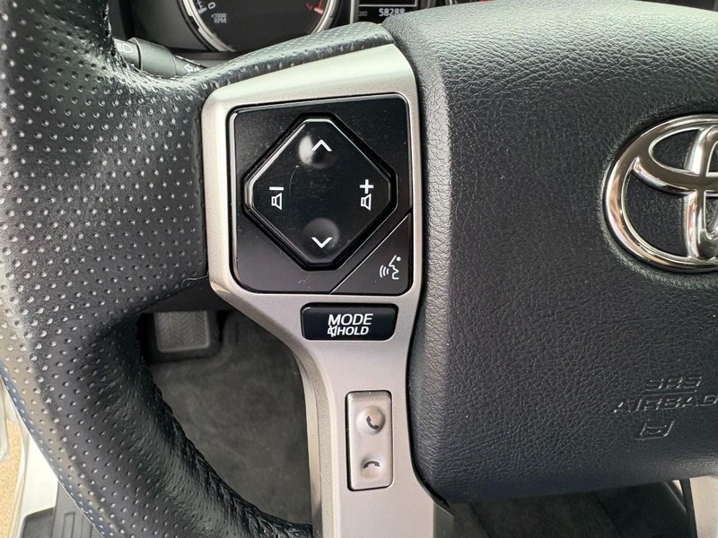 Toyota 4Runner Vehicle Full-screen Gallery Image 22