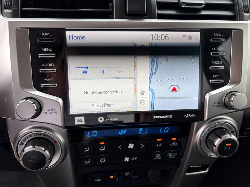 Toyota 4Runner Vehicle Full-screen Gallery Image 27