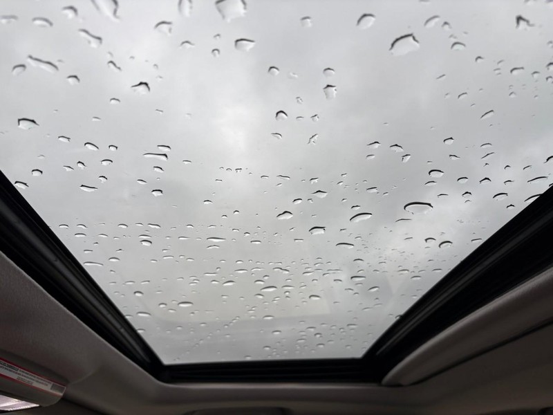 Toyota 4Runner Vehicle Full-screen Gallery Image 28