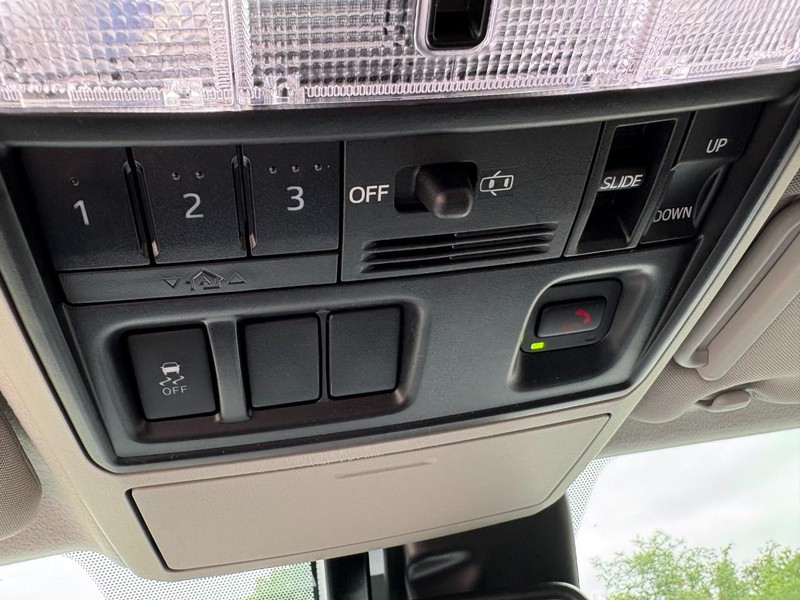 Toyota 4Runner Vehicle Full-screen Gallery Image 29