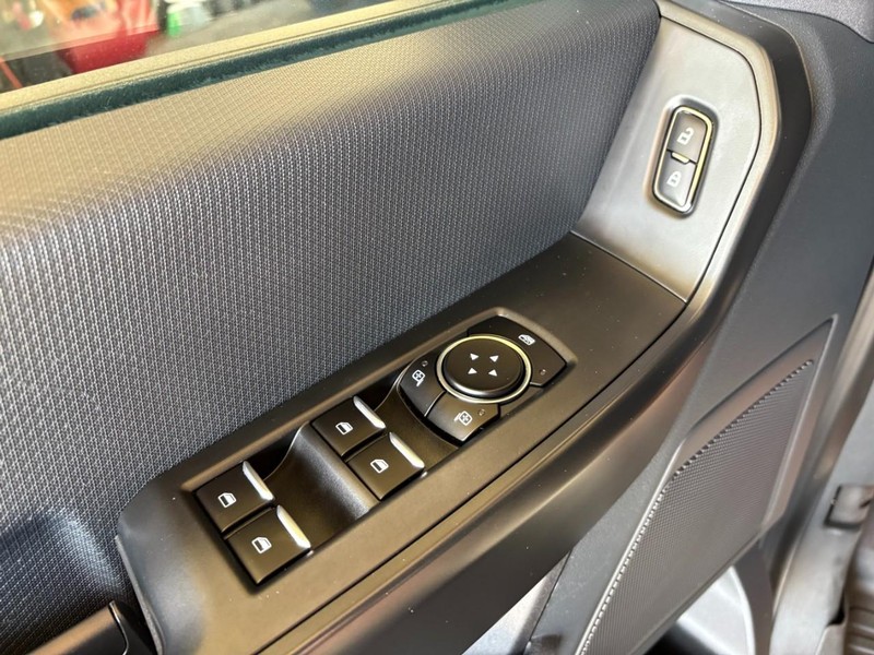 Ford F-150 Vehicle Full-screen Gallery Image 13