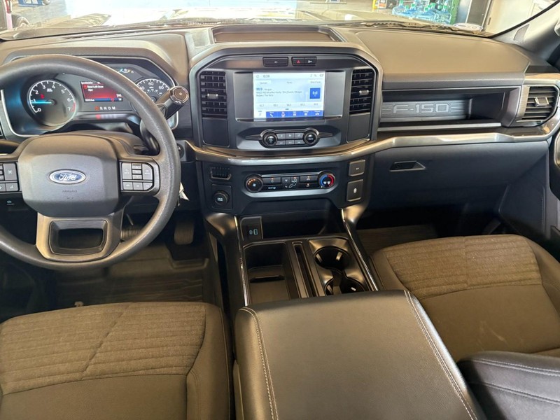 Ford F-150 Vehicle Full-screen Gallery Image 17