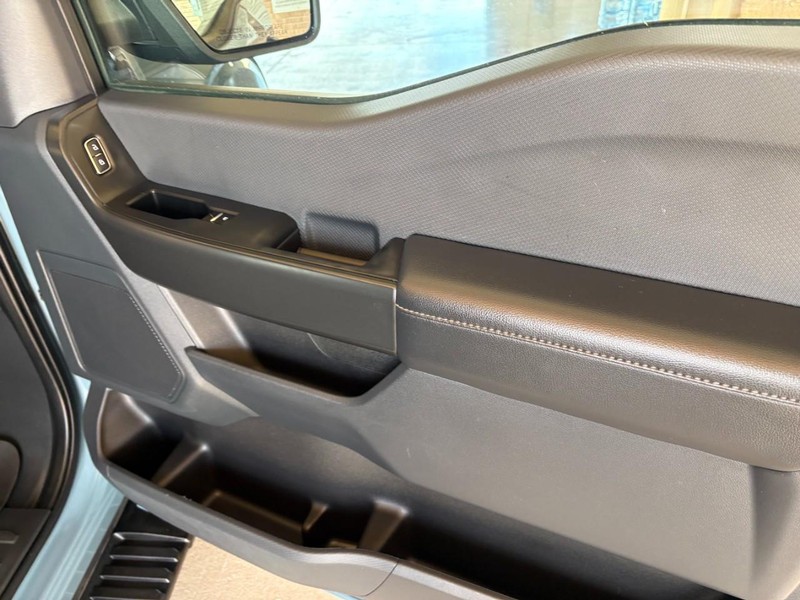 Ford F-150 Vehicle Full-screen Gallery Image 21