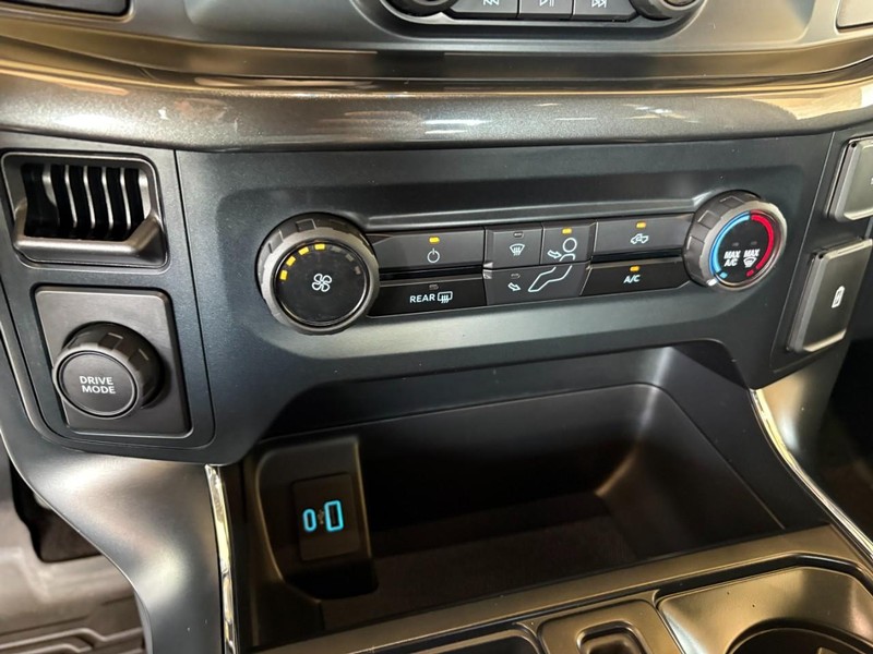 Ford F-150 Vehicle Full-screen Gallery Image 26