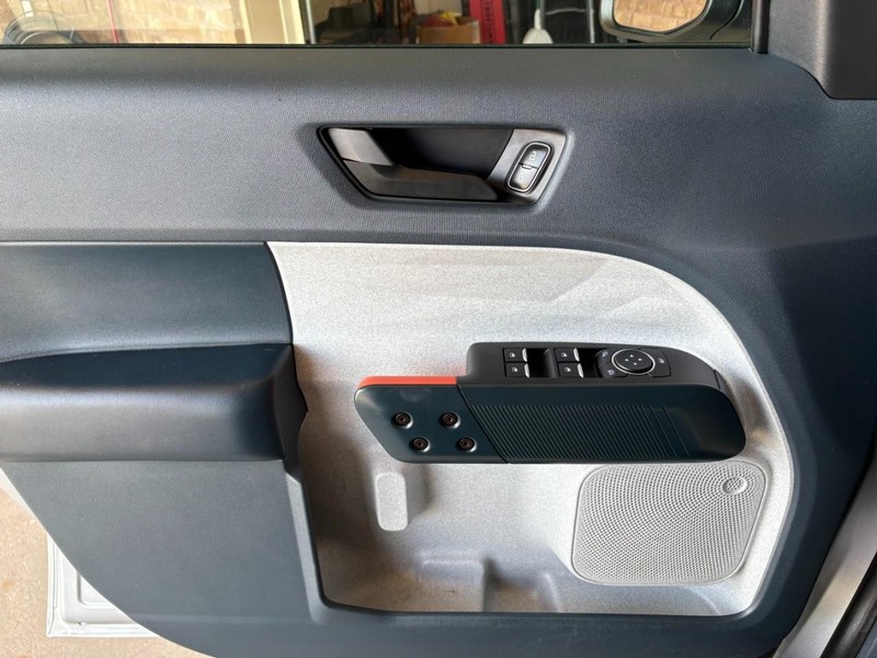 Ford Maverick Vehicle Full-screen Gallery Image 12
