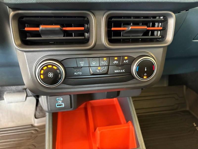 Ford Maverick Vehicle Full-screen Gallery Image 25