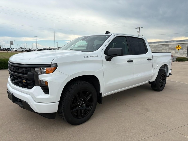 Chevrolet Silverado 1500 Vehicle Full-screen Gallery Image 2
