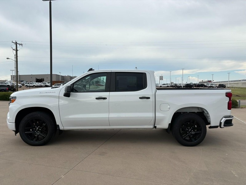 Chevrolet Silverado 1500 Vehicle Full-screen Gallery Image 3