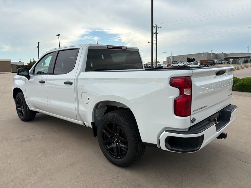 Chevrolet Silverado 1500 Vehicle Full-screen Gallery Image 4