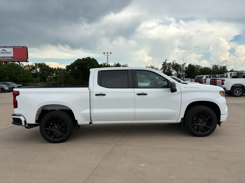 Chevrolet Silverado 1500 Vehicle Full-screen Gallery Image 7