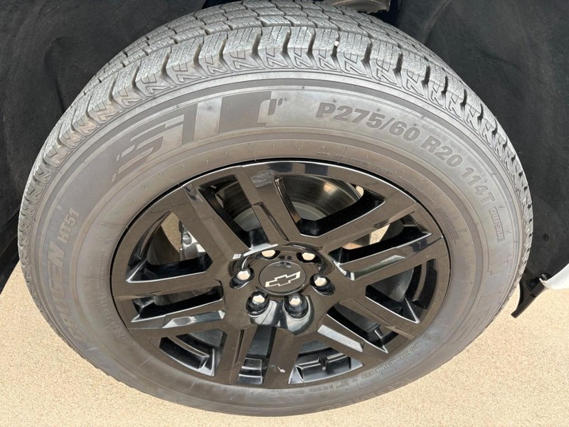 Chevrolet Silverado 1500 Vehicle Full-screen Gallery Image 10