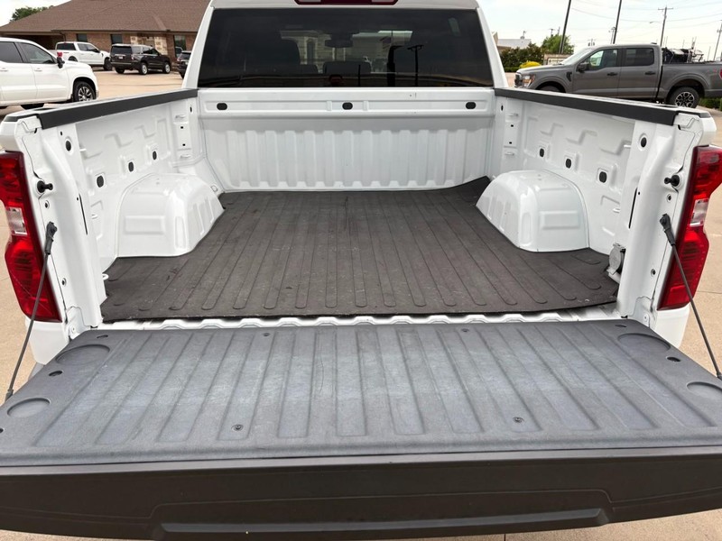 Chevrolet Silverado 1500 Vehicle Full-screen Gallery Image 12