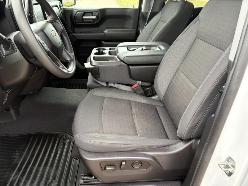 Chevrolet Silverado 1500 Vehicle Full-screen Gallery Image 13
