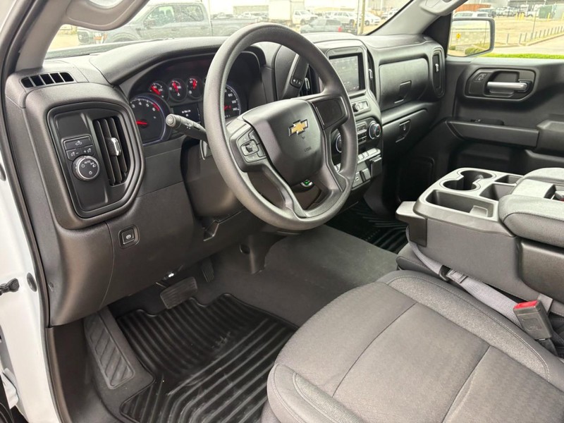 Chevrolet Silverado 1500 Vehicle Full-screen Gallery Image 14