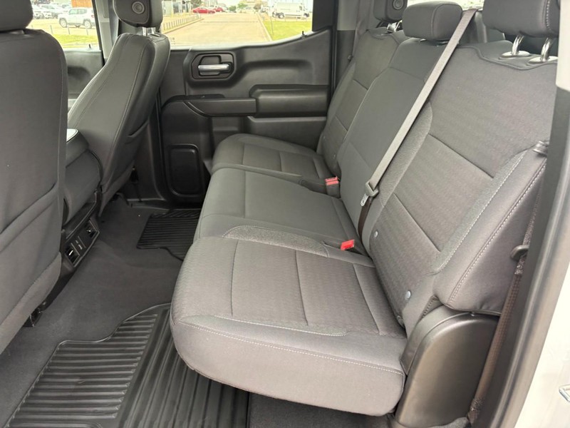 Chevrolet Silverado 1500 Vehicle Full-screen Gallery Image 16