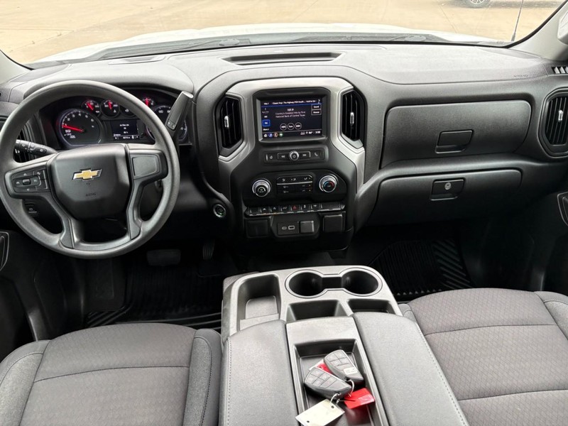 Chevrolet Silverado 1500 Vehicle Full-screen Gallery Image 17