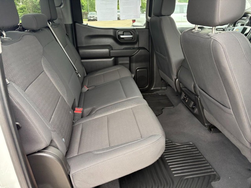 Chevrolet Silverado 1500 Vehicle Full-screen Gallery Image 19