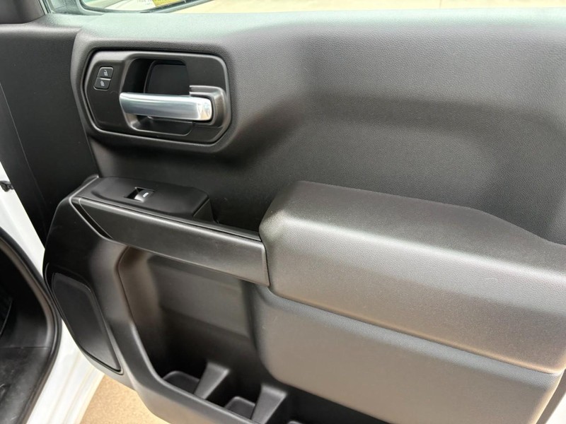 Chevrolet Silverado 1500 Vehicle Full-screen Gallery Image 20