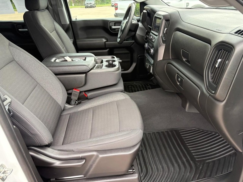 Chevrolet Silverado 1500 Vehicle Full-screen Gallery Image 21