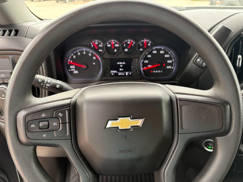 Chevrolet Silverado 1500 Vehicle Full-screen Gallery Image 22