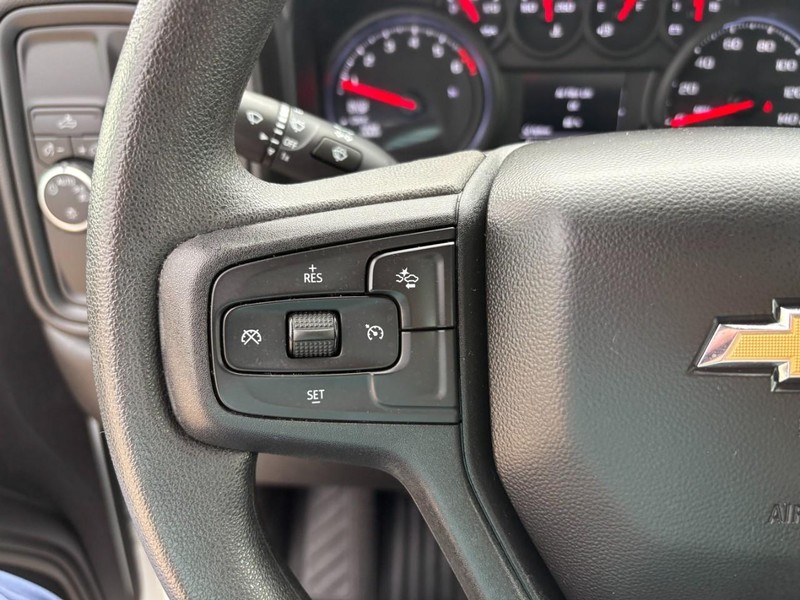 Chevrolet Silverado 1500 Vehicle Full-screen Gallery Image 23