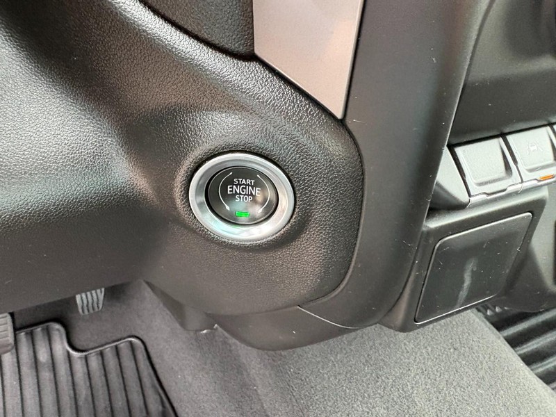 Chevrolet Silverado 1500 Vehicle Full-screen Gallery Image 25