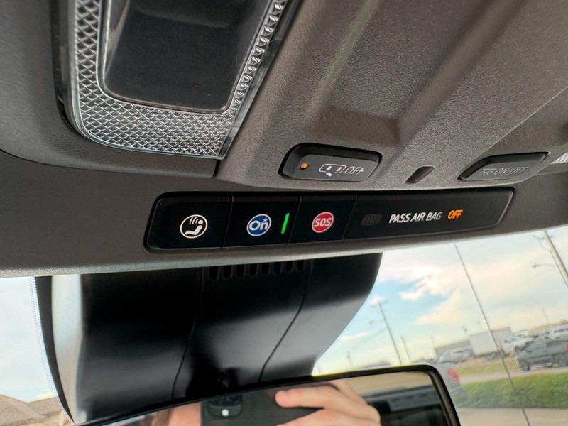 Chevrolet Silverado 1500 Vehicle Full-screen Gallery Image 28