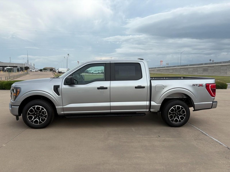 Ford F-150 Vehicle Full-screen Gallery Image 3