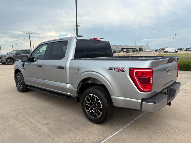 Ford F-150 Vehicle Full-screen Gallery Image 4