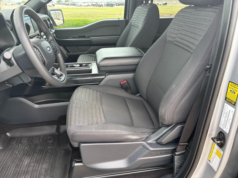 Ford F-150 Vehicle Full-screen Gallery Image 12